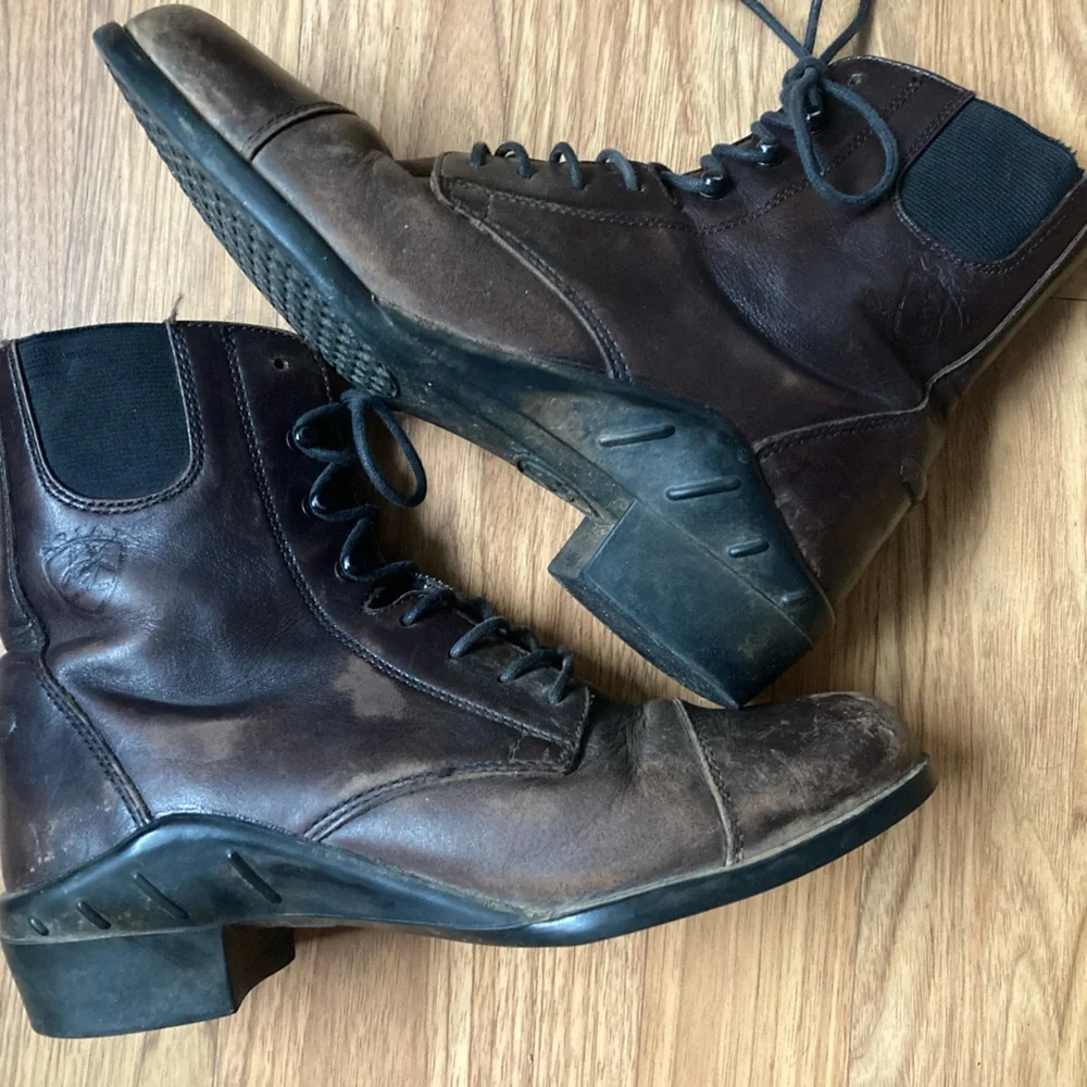 Ariat distressed brown leather ankle boots - Picture 3 of 7